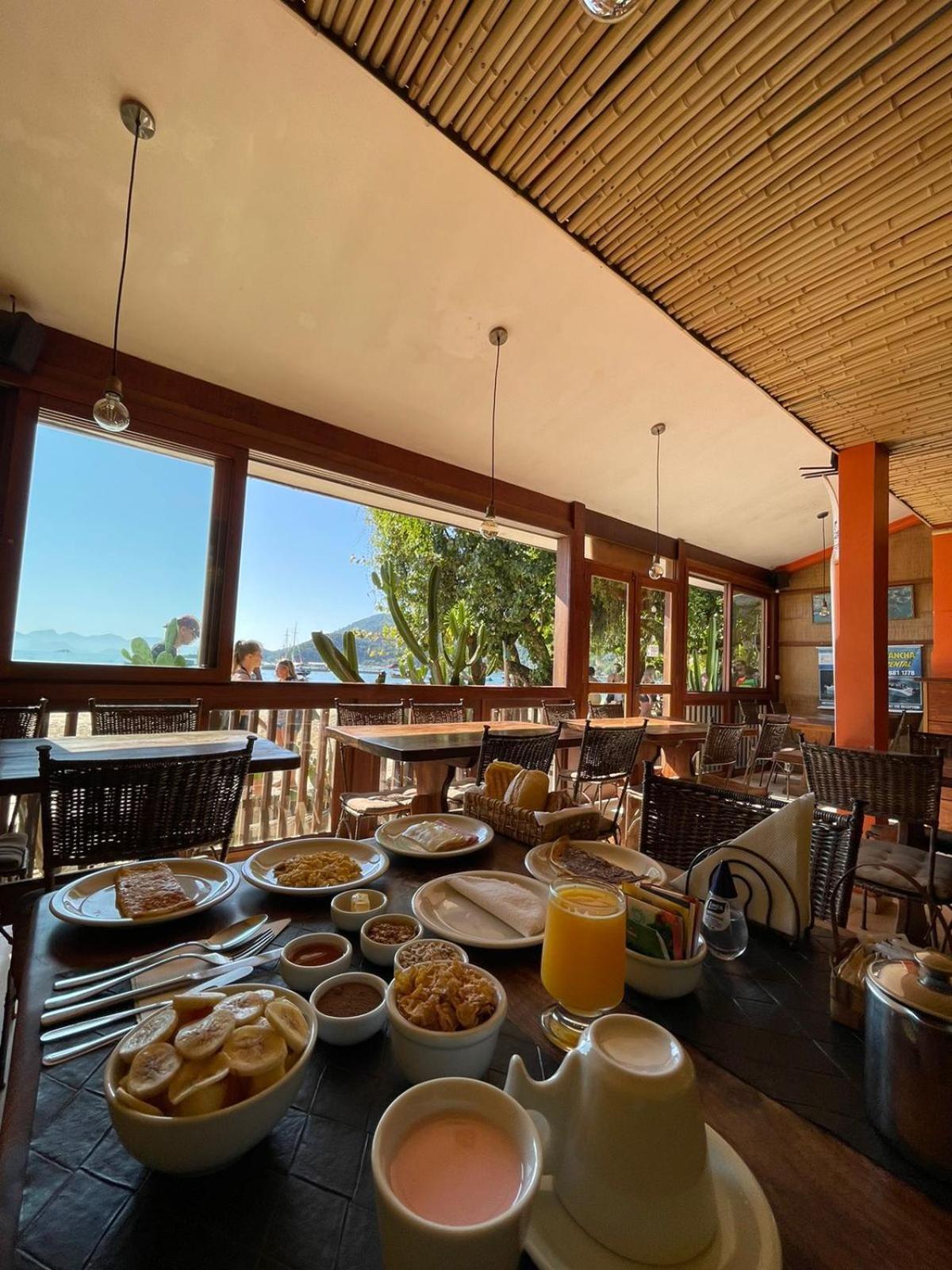 Pousada E Restaurante O Pescador Vila do Abraao Bagian luar foto